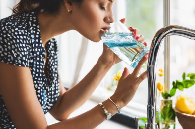 Warning Signs Your Body Needs More Water (And How Much to Drink)